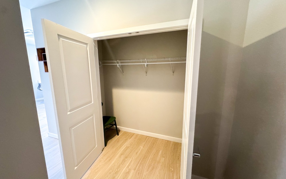 Van Gogh - 2 bedroom floorplan layout with 1 bathroom and 850 square feet (Entryway Storage)